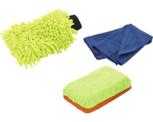 Sada čisticích prostředků skládající se z mycího kartáče, houby a hadříku