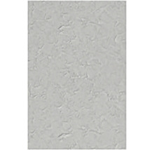 Světle šedá strukturovaná tapeta s nepravidelným reliéfním povrchem.