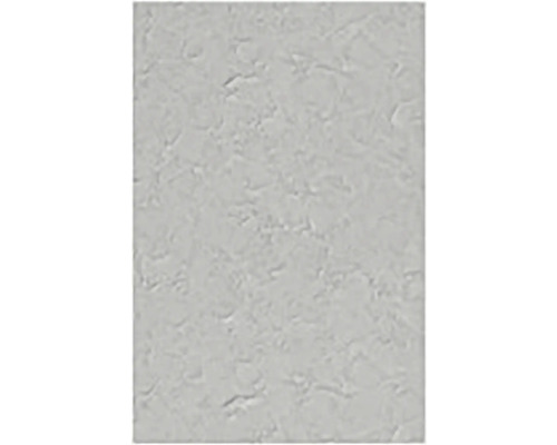 Světle šedá strukturovaná tapeta s nepravidelným reliéfním povrchem.