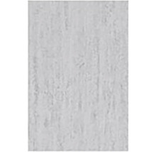 Světle šedá tapeta s jemnou svislou strukturou a žíhaným vzhledem.