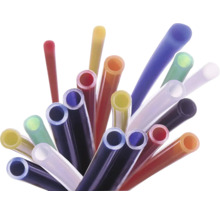 Několik plastových hadic