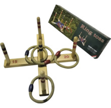 Hra s házením kruhů s dřevěným křížem, tyčemi, kruhy a balením hry