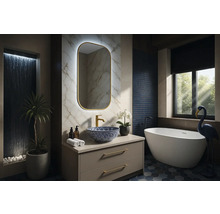 Moderní koupelna s umyvadlem, zrcadlem, vanou a dekorací