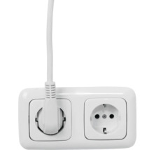 Dvojitá zásuvka se zasunutou zástrčkou