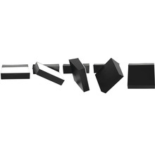 Několik černých LED nástěnných svítidel v různých perspektivách