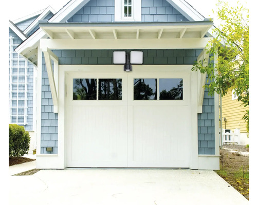 Garáž s LED venkovním světlem a detektorem pohybu