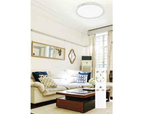 Stropní svítidlo v obývacím pokoji s dálkovým ovládáním