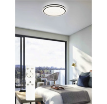 Kulaté stropní svítidlo s dálkovým ovládáním v ložnici.