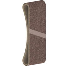 Detailní pohled na hnědou rohožku s drážkovanou strukturou a výztuhou