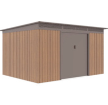 Moderní zahradní domek s pultovou střechou, stěnami v dekoru dřeva a šedými posuvnými dveřmi z kovu.