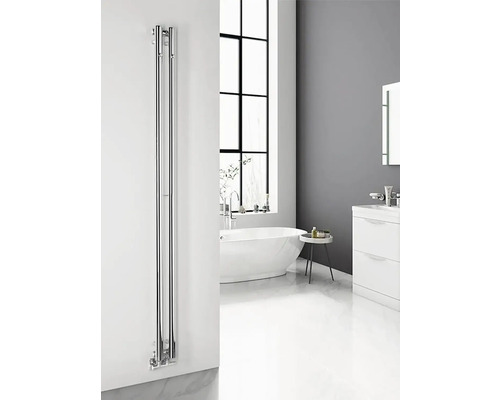 Moderní koupelna s designovým radiátorem, vanou a umyvadlem