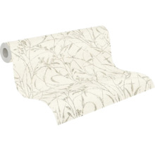 Částečně rozvinutá vliesová tapeta s jemným vzorem trávy.