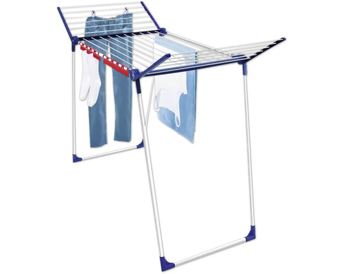 Sušák na prádlo s prádlem k sušení