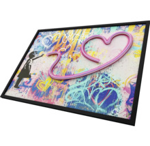 Nástěnný obraz v rámu s graffiti motivem, dívka a srdce