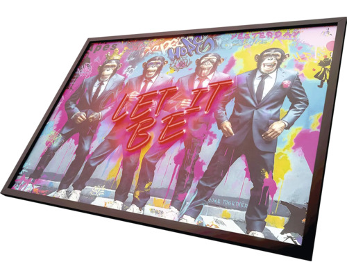 Zarámovaný obraz se čtyřmi opicemi v oblecích a nápisem Let It Be