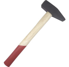 Kladivo s dřevěnou rukojetí