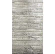 Strukturovaný povrch s horizontálními, nepravidelnými vrstvami ve vzhledu betonu.