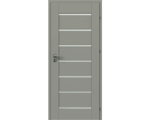 Šedé interiérové dveře se šesti úzkými horizontálními skleněnými výřezy, klikou a zárubní.