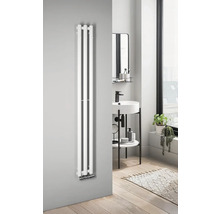 Moderní koupelna s radiátorem, umyvadlem a zrcadlem