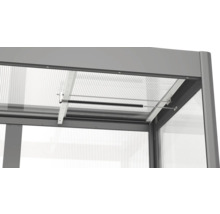 Detailní pohled na konstrukci skleníku s mechanismem otevírání oken