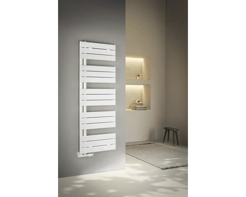 Koupelna s bílým radiátorem