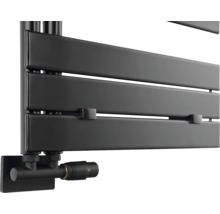 Černý radiátor na ručníky se sadou připojení radiátoru