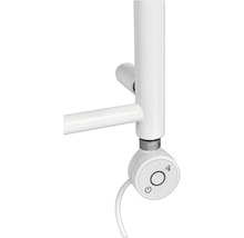 Detailní pohled na radiátorovou armaturu s regulátorem teploty