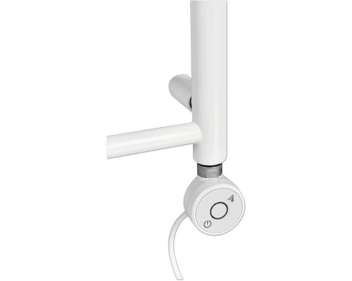 Detailní pohled na radiátorovou armaturu s regulátorem teploty