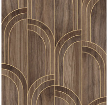 Tapeta se vzorem tmavého dřeva a zlatým geometrickým motivem Art Deco s oblouky a svislými liniemi.