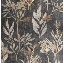 Vliesová tapeta s botanickým vzorem listů a okolíkatých květů v šedé a zlaté barvě na tmavém podkladu.