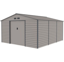 Velký kovový zahradní domek se sedlovou střechou, dvojitými posuvnými dveřmi a větracími štěrbinami.