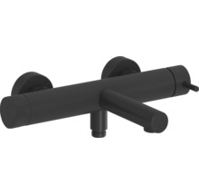 Černá matná vanová baterie pro nástěnnou montáž s výtokem a přípojkou pro sprchu.