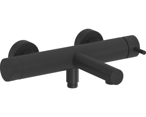 Černá matná vanová baterie pro nástěnnou montáž s výtokem a přípojkou pro sprchu.