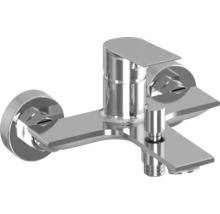 Moderní páková vanová baterie z chromovaného kovu pro nástěnnou montáž.