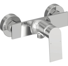 Nástěnná páková sprchová baterie z chromovaného kovu v moderním hranatém designu.