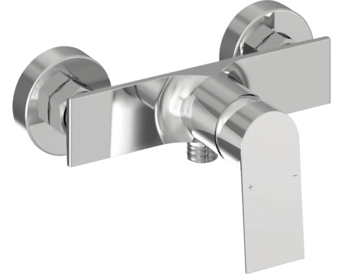 Nástěnná páková sprchová baterie z chromovaného kovu v moderním hranatém designu.