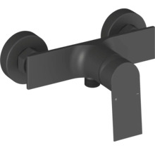 Nástěnná páková sprchová baterie v černé matné barvě, moderní design s plochým výtokem a hranatou pákou.