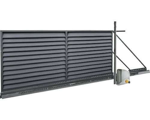 Samonosná posuvná brána z kovu s vodorovnými lamelami a elektrickým pohonem.
