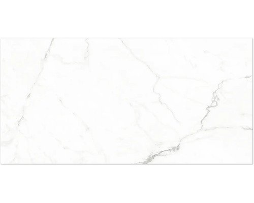 Bílá dlaždice v dekoru mramoru s šedým žilkováním.