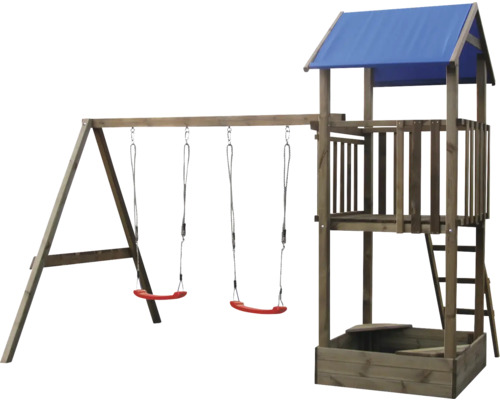Dřevěné dětské hřiště se dvěma červenými houpačkami, hrací věží s modrou střechou a integrovaným pískovištěm.