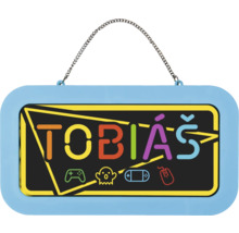 Personalisovaná cedulka na dveře se jménem Tobiáš v herním designu se symboly ovladače a ducha, s kovovým řetězkem na zavěšení.
