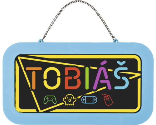Personalisovaná cedulka na dveře se jménem Tobiáš v herním designu se symboly ovladače a ducha, s kovovým řetězkem na zavěšení.