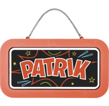 Cedulka na dveře se jménem Patrik v komiksovém stylu s hvězdami a kovovým řetízkem na zavěšení.