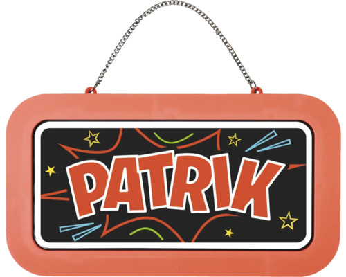 Cedulka na dveře se jménem Patrik v komiksovém stylu s hvězdami a kovovým řetízkem na zavěšení.