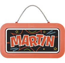 Jmenovka na dveře se jménem Martin v komiksovém stylu s hvězdami a kovovým řetízkem na zavěšení.