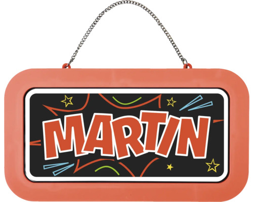 Jmenovka na dveře se jménem Martin v komiksovém stylu s hvězdami a kovovým řetízkem na zavěšení.