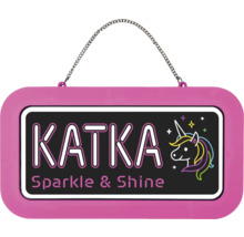 Jmenovka na dveře do dětského pokoje se jménem Katka, motivem jednorožce a nápisem Sparkle and Shine, s kovovým řetízkem.
