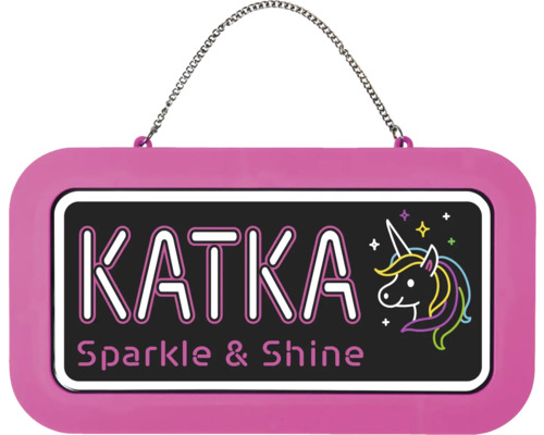 Jmenovka na dveře do dětského pokoje se jménem Katka, motivem jednorožce a nápisem Sparkle and Shine, s kovovým řetízkem.