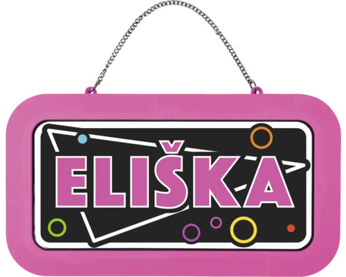 Jmenovka na dveře se jménem Eliška v růžové barvě, obdélníková se zaoblenými rohy a kovovým řetízkem na zavěšení.