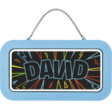 Jmenovka na dveře se jménem David v komiksovém stylu s řetízkem na zavěšení.